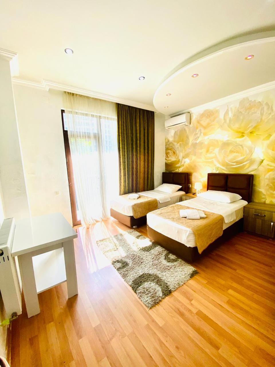 Hotel Royal Palace Batumi Eksteriør billede